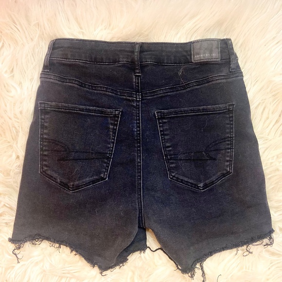 American Eagle Distressed Denim Black Next Level Stretch Short Shorts Women’s 2 - Picture 3 of 3